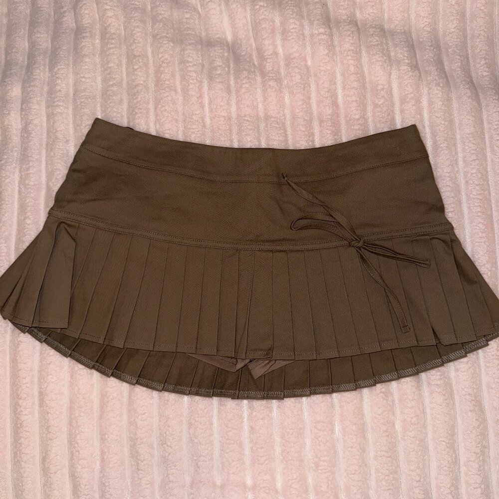 Edikted Pleated Mini Skort